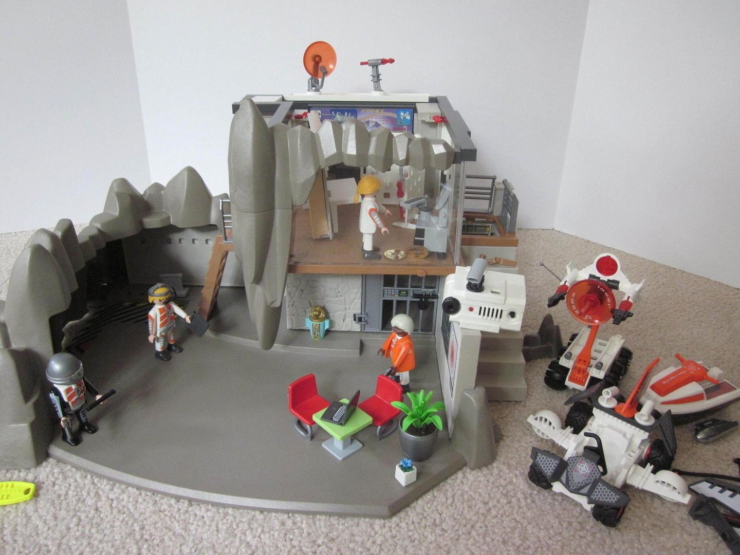 Playmobil agent headquarters