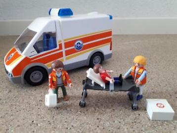 Playmobil ambulance station