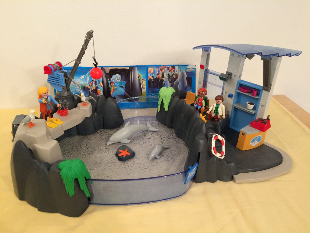 Playmobil dolphin aquarium pool