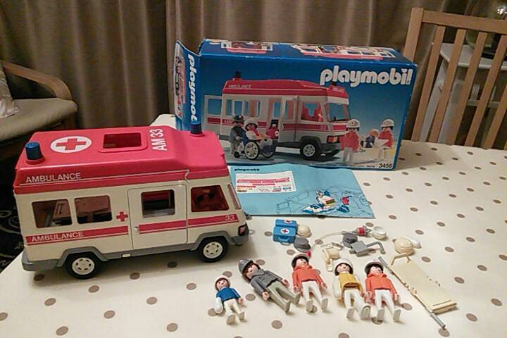 Playmobil ambulance elc