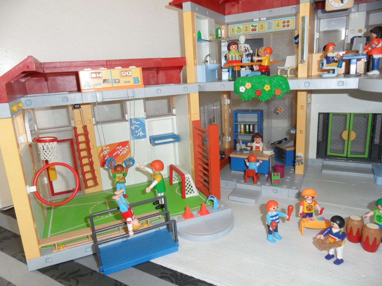 Playmobil theme ecole