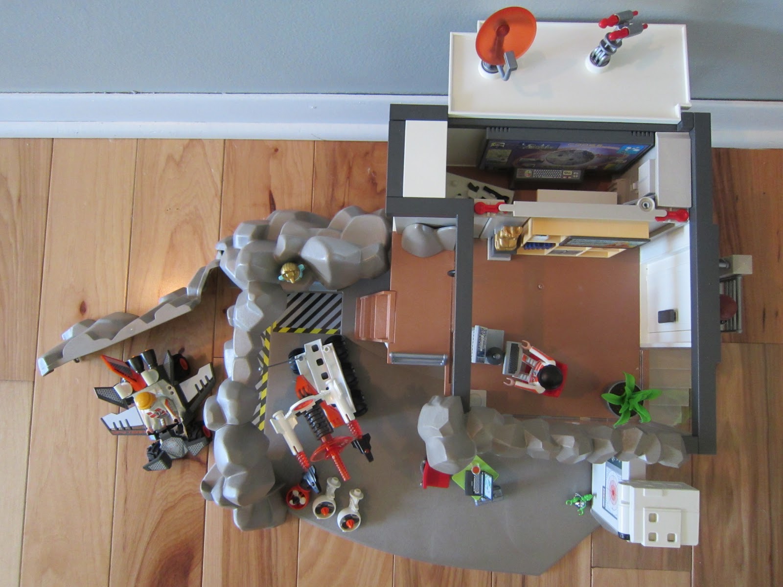 Playmobil agent headquarters