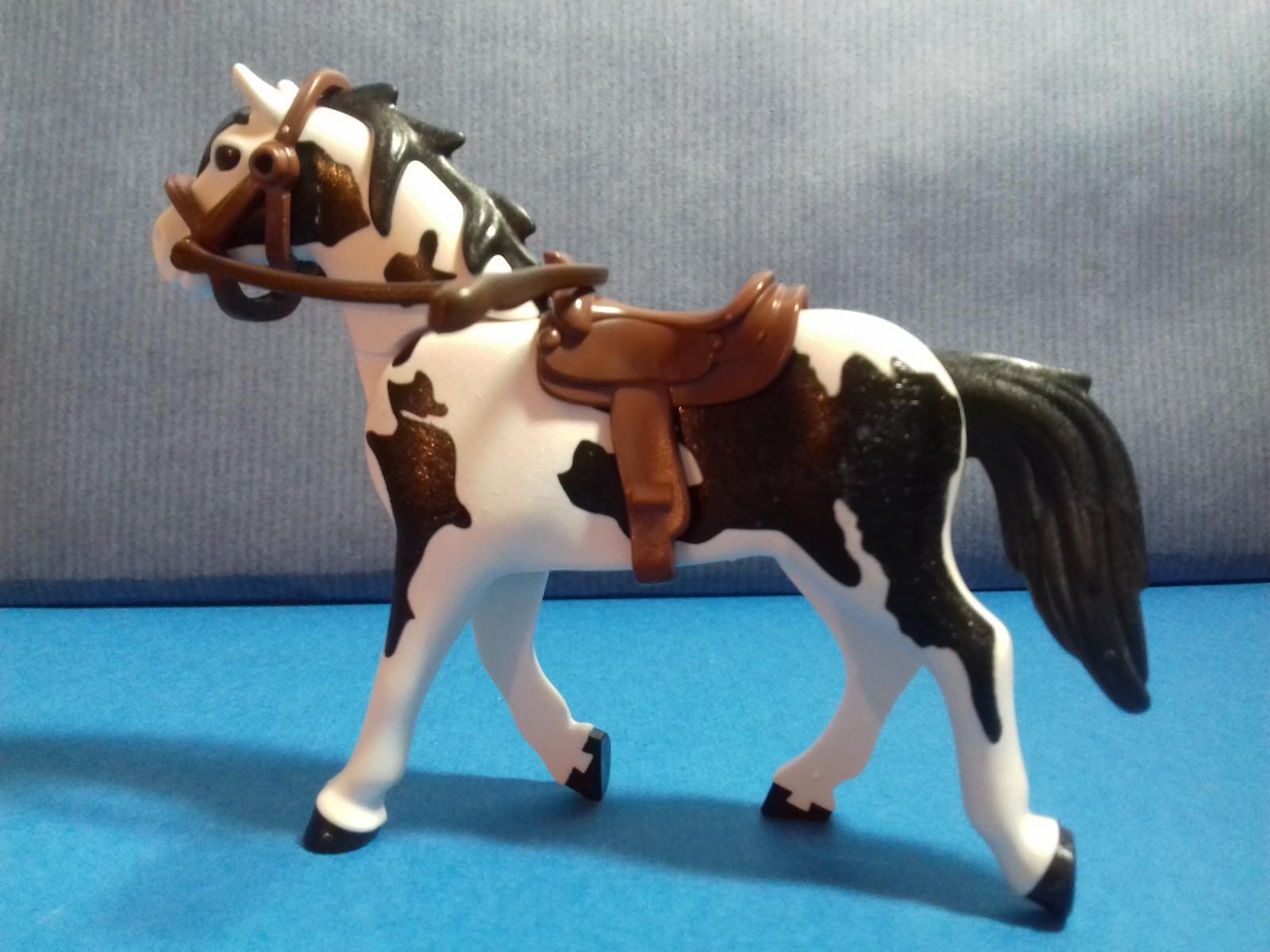 Cheval playmobil noir et blanc