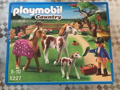 Playmobil 5227 country paddock with horses and foal