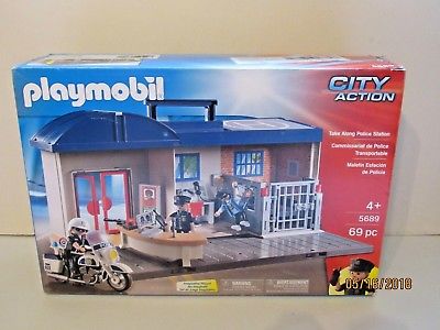 Playmobil city action take along police station 69 pieces