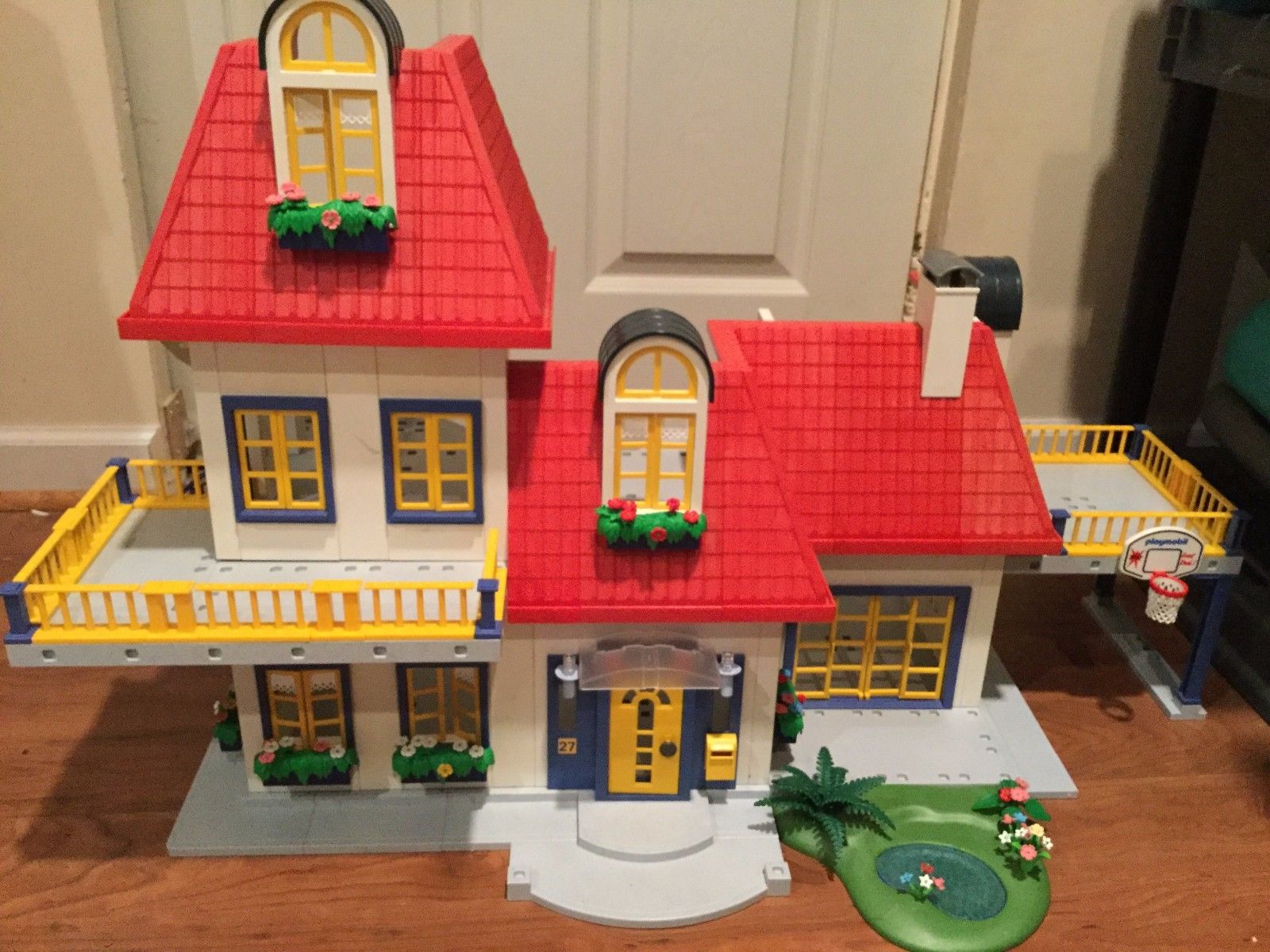 Playmobil dollhouse assembly