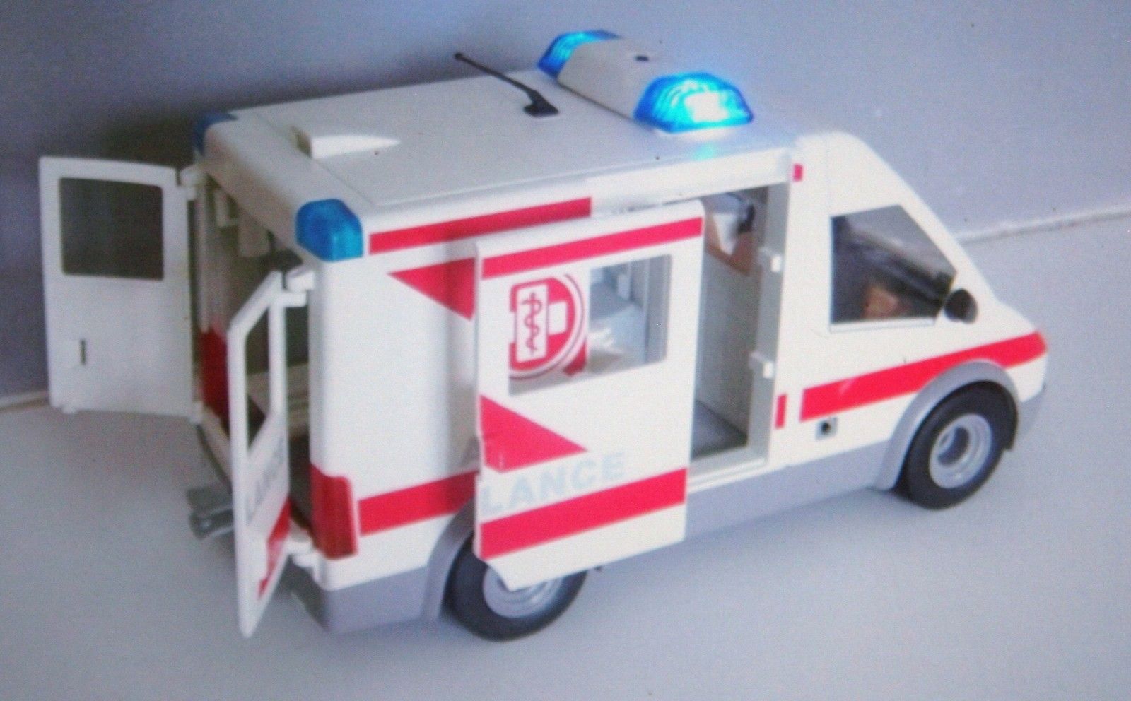 Playmobil ambulance 4221 prix