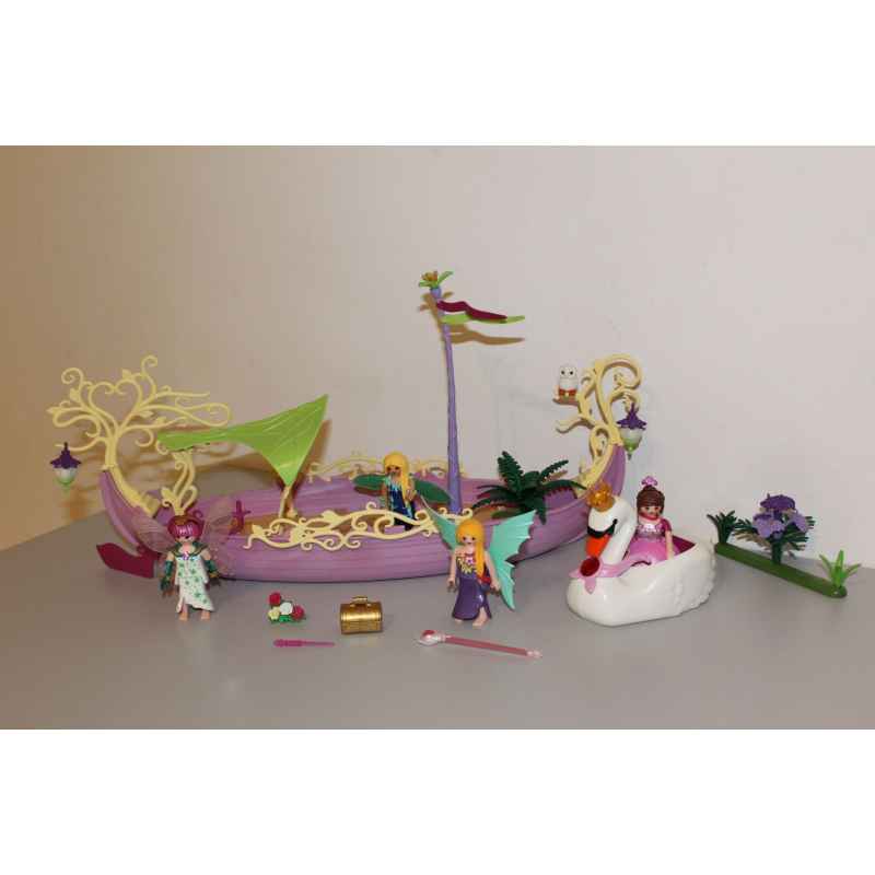 Bateau playmobil en mer