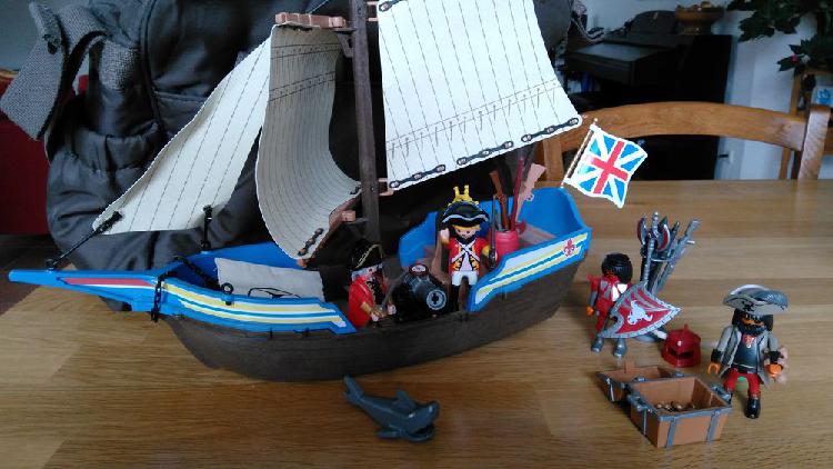 Bateau playmobil neuf