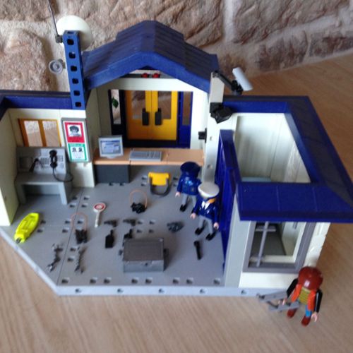 Commissariat de police playmobil