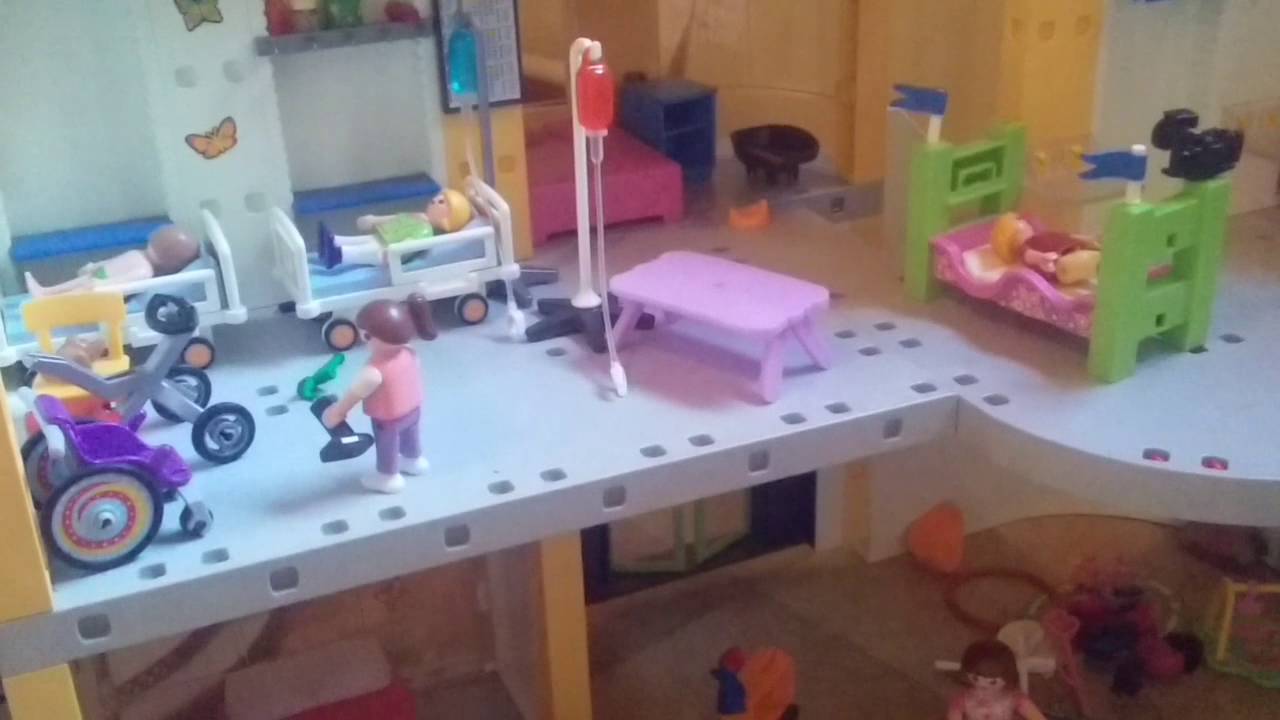 Dessin animé de playmobil a l'hopital