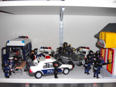 Playmobil police robber