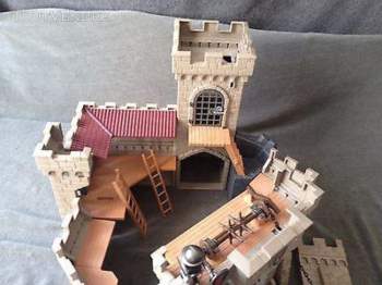Playmobil chateau fort du faucon