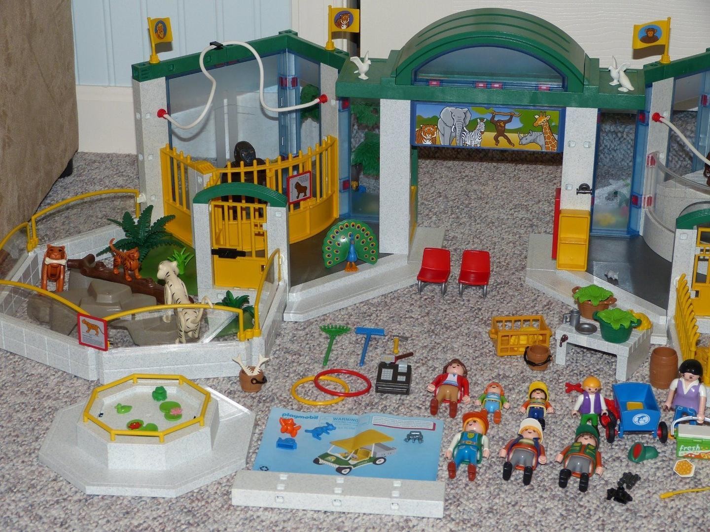 Playmobil zoo feeding station