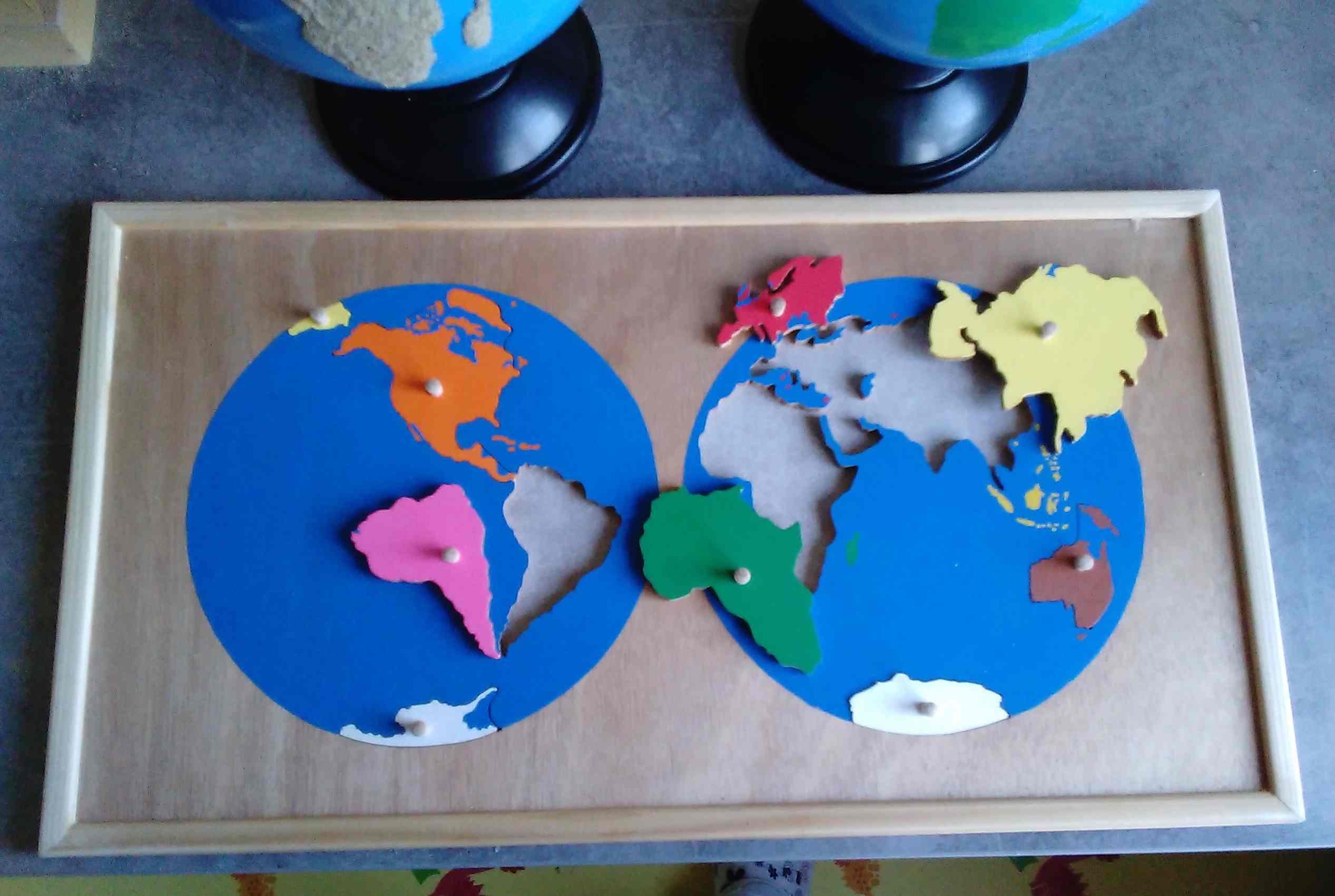 Puzzle carte du monde montessori