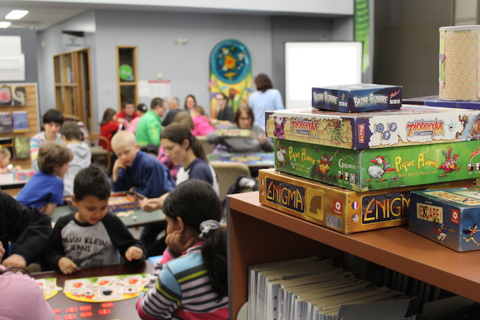 Jeux de société en bibliothèque