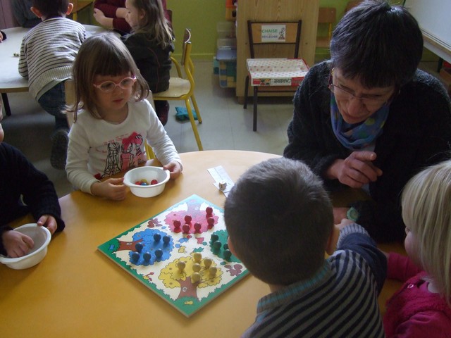 Ateliers jeux de société maternelle