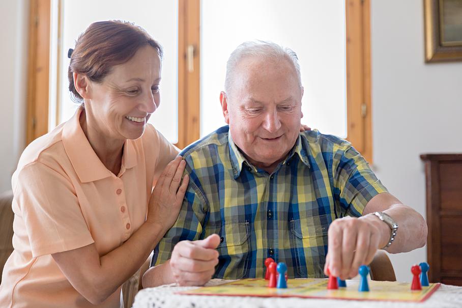 Jeux de société personne agees