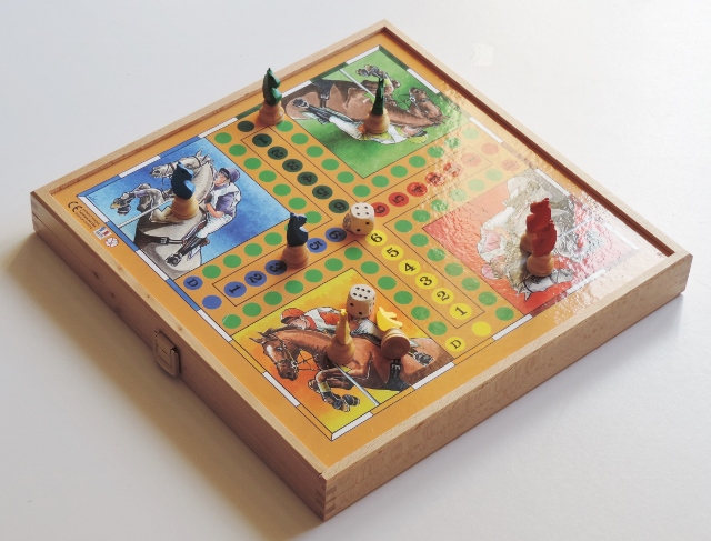 Fabrication artisanale de jeux de société en bois