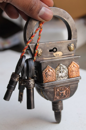 Crown iron lock puzzle