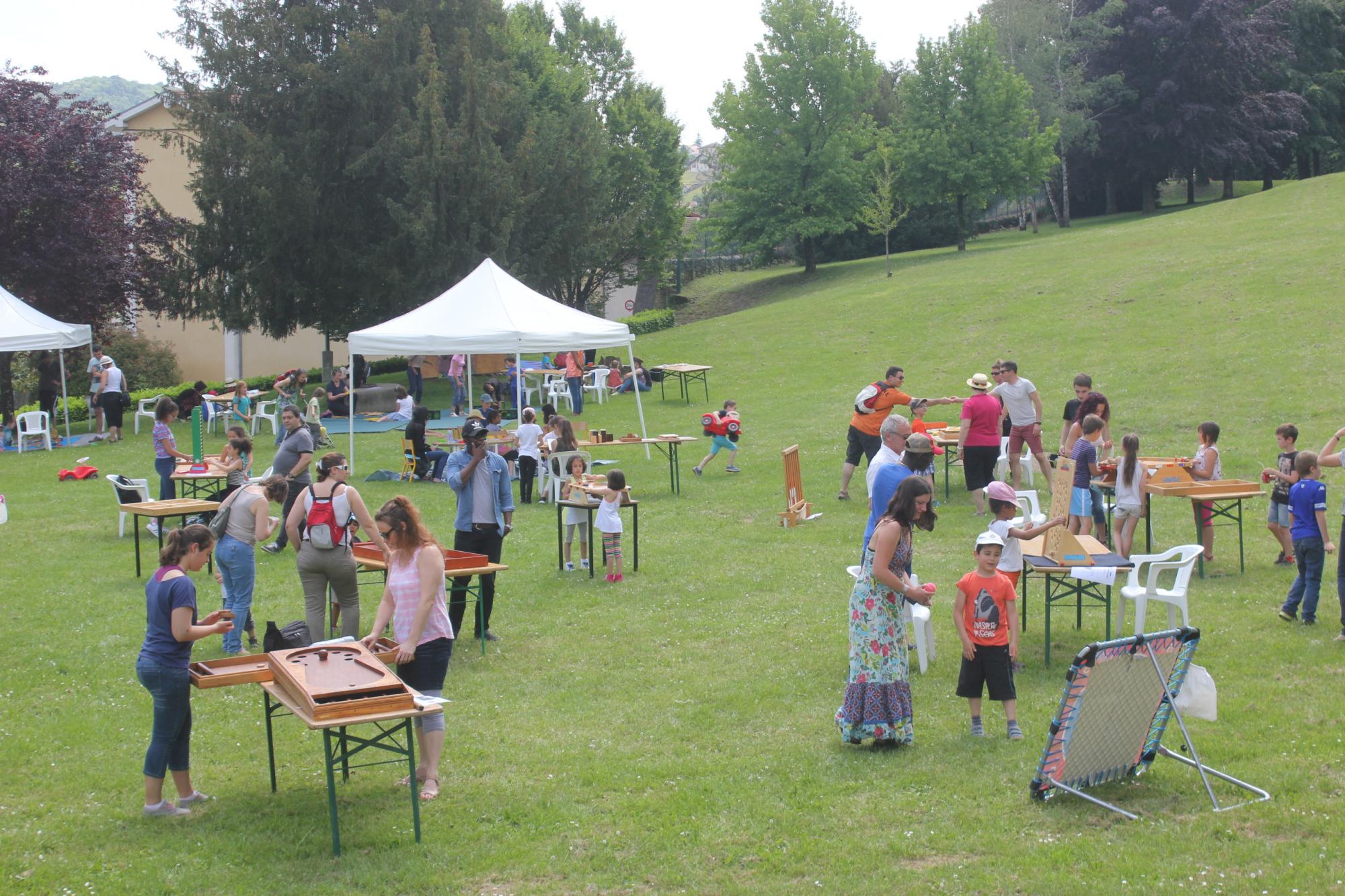 Jeux de société en plein air