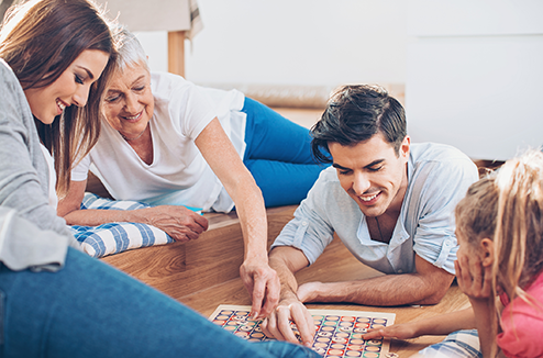 Gens qui jouent a des jeux de societe