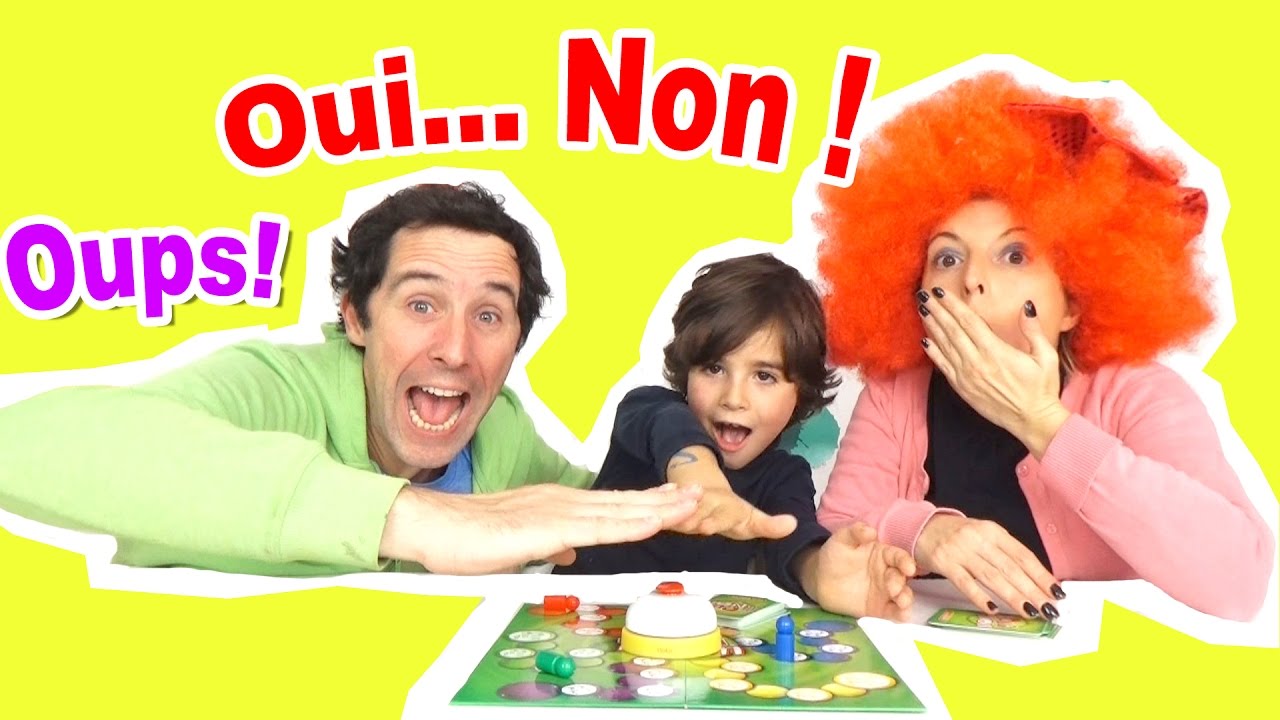Gens qui jouent aux jeux de societe