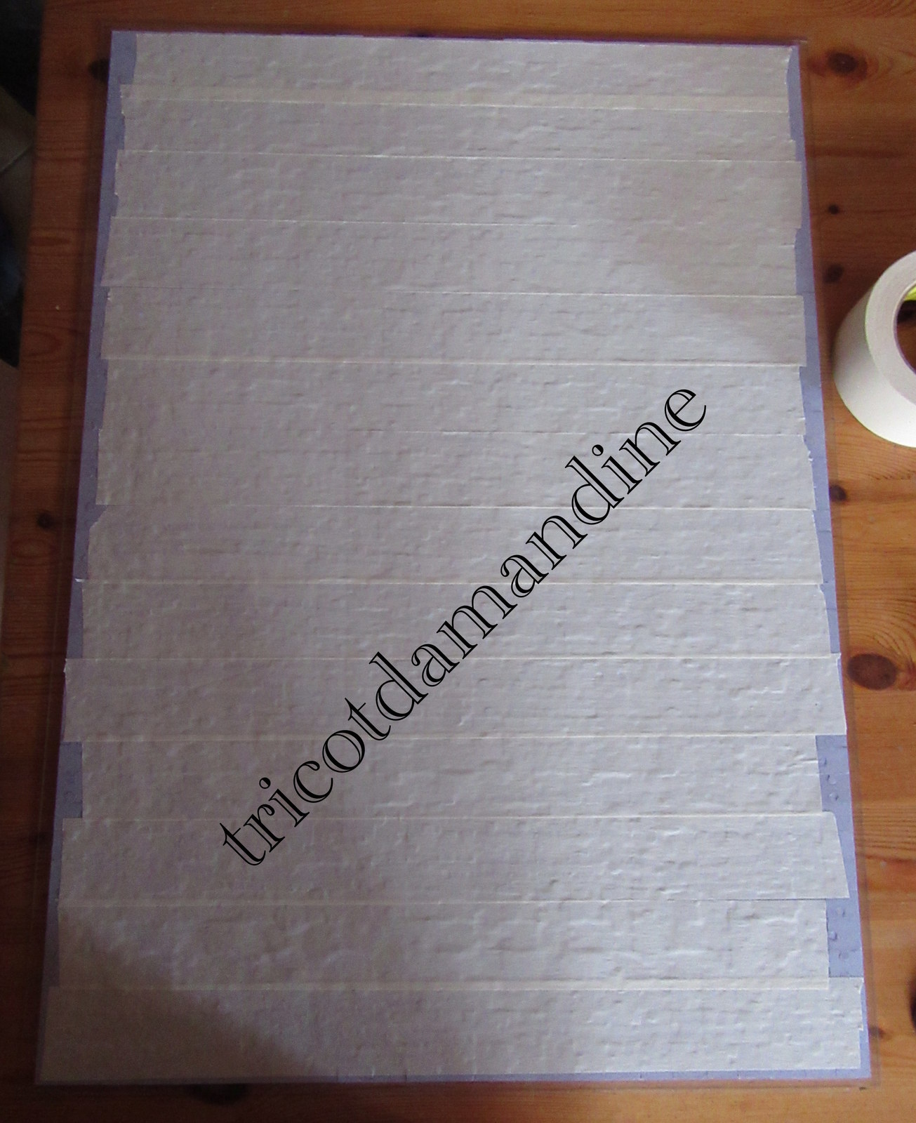 Coller un puzzle avec de la colle a tapisserie
