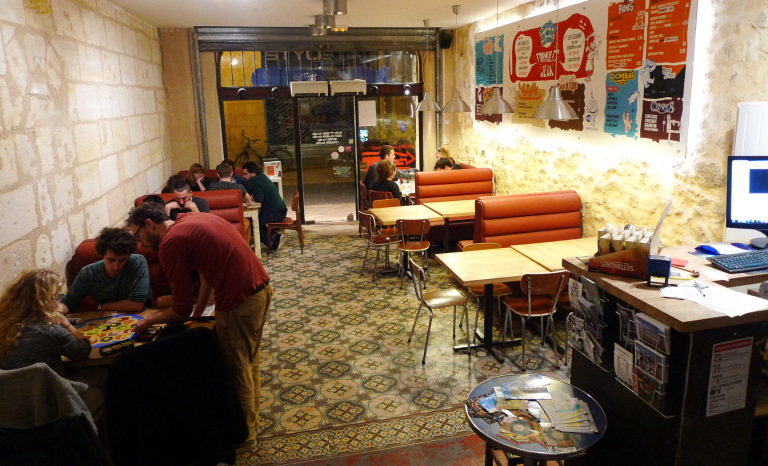 Bar avec jeux de societe bordeaux