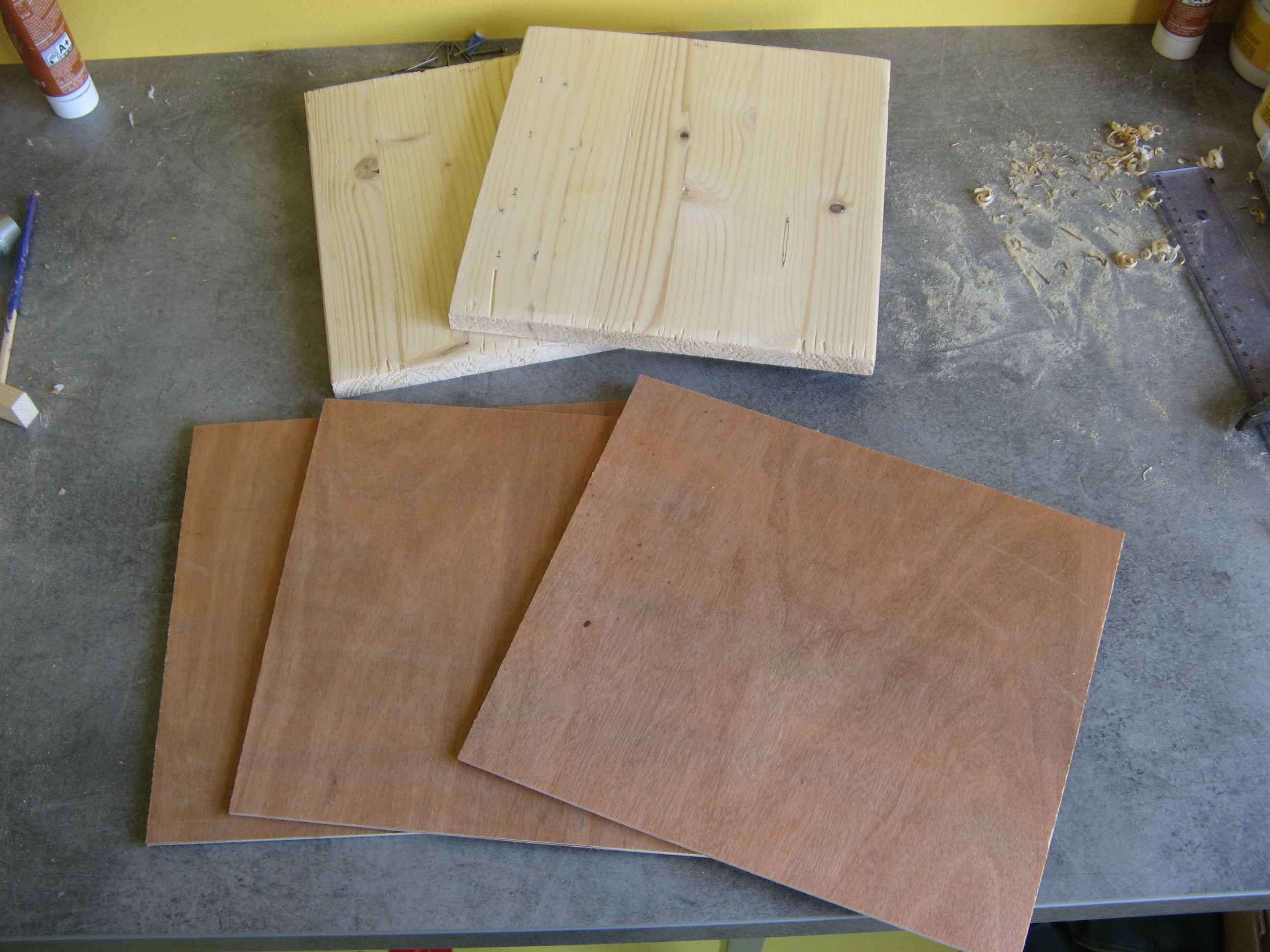 Coller puzzle sur planche