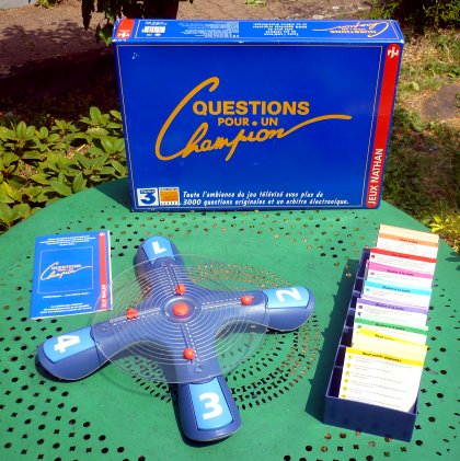 Distributeur de jeux de société